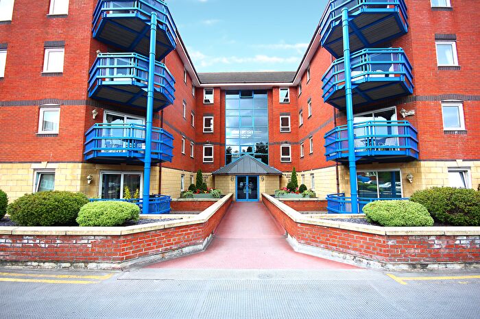 2 Bedroom Flat For Sale In Mountbatten Close, Ashton-On-Ribble, Preston, PR2