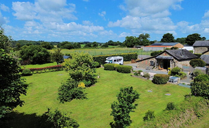 3 Bedroom Detached House For Sale In The Parlour, Mill Hill Lane..., PL19