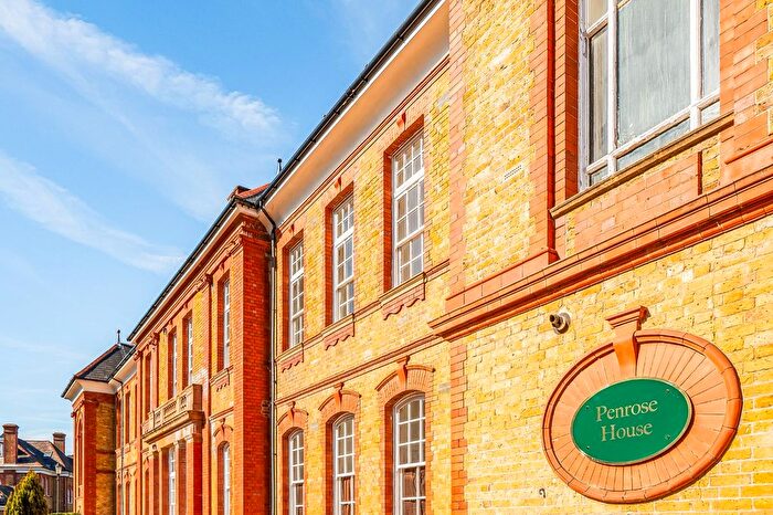 1 Bedroom Flat For Sale In Penrose House, Newsholme Drive, Winchmore Hill, N21