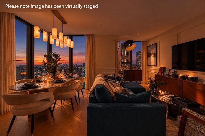 2 Bedroom Flat For Sale In Harcourt Tower, Marsh Wall, Canary Wharf, London, E14