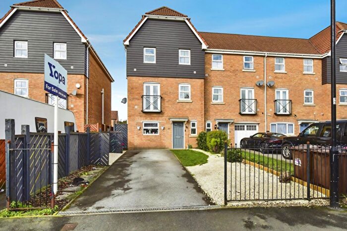 4 Bedroom Semi-Detached House For Sale In Wharf Road, Kilnhurst, Mexborough, S64