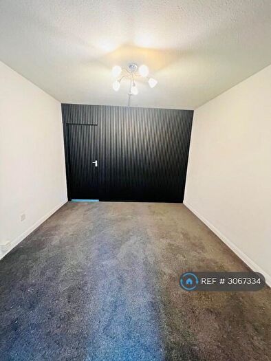 2 Bedroom Flat To Rent In Blake Avenue, Barking, IG11