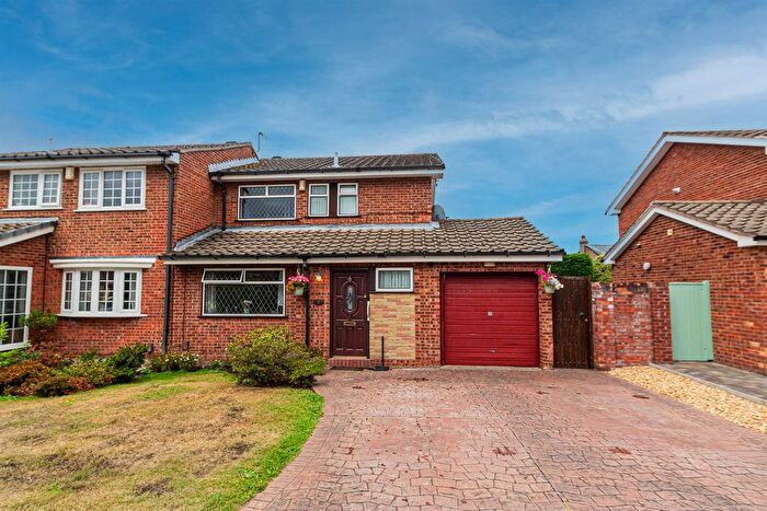 3 Bedroom Semi-Detached House For Sale In Swanage Close, Stockton Heath, Warrington, WA4