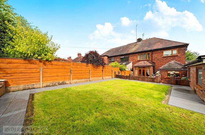 3 Bedroom Semi-Detached House For Sale In Rochdale Road, Middleton, Manchester, M24