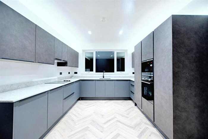 4 Bedroom Flat To Rent In Montague Ave, London, W7