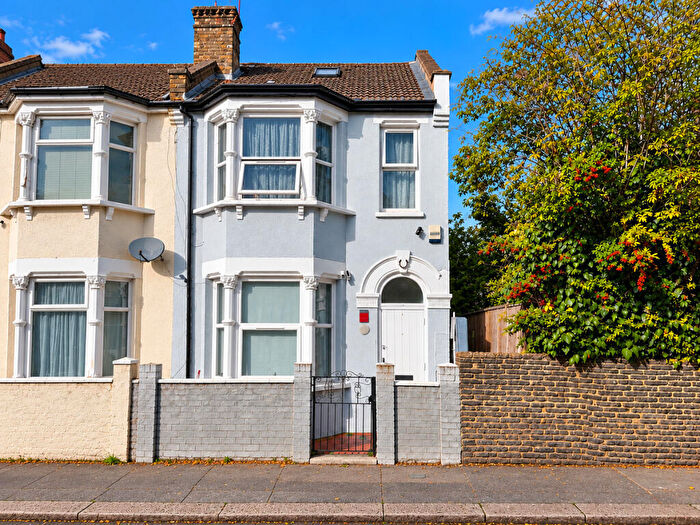 3 Bedroom End Of Terrace House For Sale In Orchard Street, London, E17