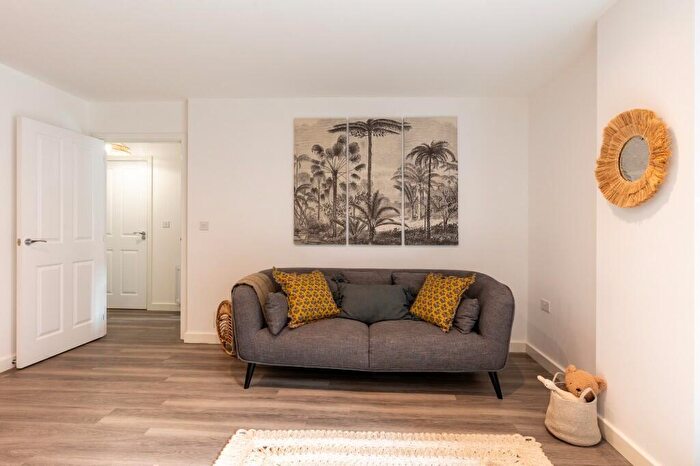1 Bedroom Flat To Rent In Flat, Smith House, Marina Place, Birmingham, D2