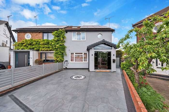 4 Bedroom Semi-Detached House For Sale In Southall, UB2