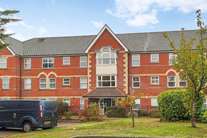 2 Bedroom Flat For Sale In Cobham Close, Enfield, EN1