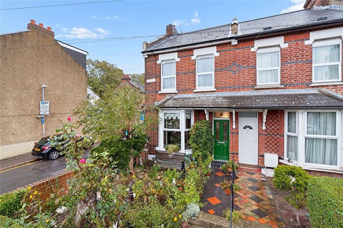 2 Bedroom End Of Terrace House For Sale In Wrotham Road, Gravesend, Kent, DA11