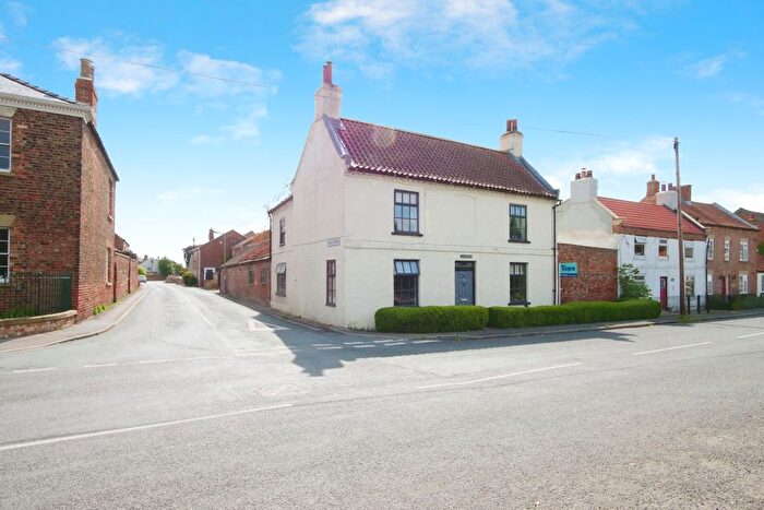 6 Bedroom Detached House For Sale In Main Street, Hemingbrough, Selby, YO8