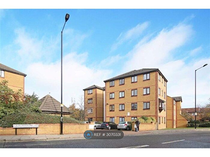 Studio To Rent In Alan Hocken Way, London, E15