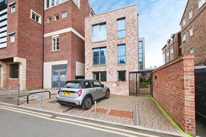 1 Bedroom Flat For Sale In Bootham Row, York, YO30