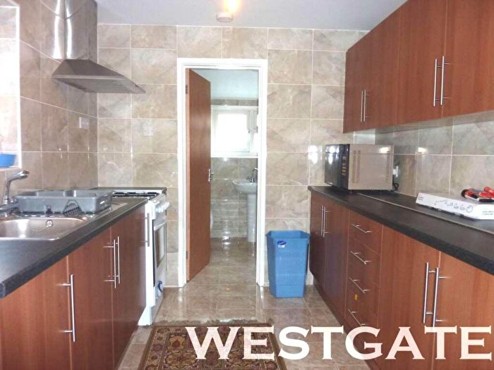 4 Bedroom Terraced House To Rent In Highgrove Street, Reading, RG1