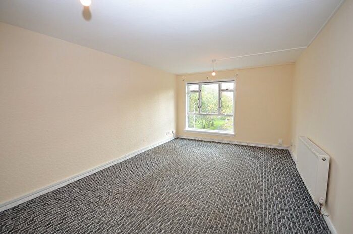 3 Bedroom Flat To Rent In Cadham Court Wm, Glenrothes, KY7