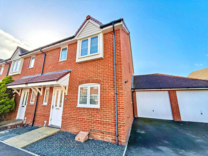 3 Bedroom End Of Terrace House To Rent In Thompson Grove, Littlehampton, BN17