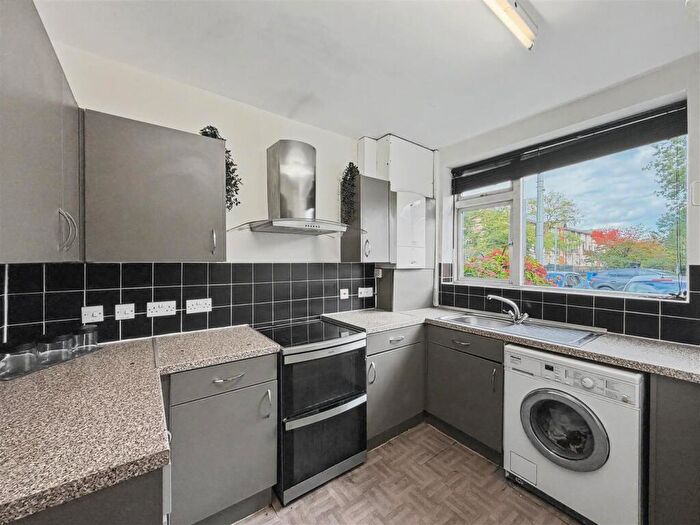 4 Bedroom Terraced House To Rent In Penfield Close, Manchester, M1