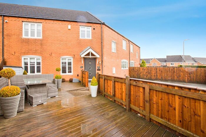 4 Bedroom Terraced House For Sale In Field Head Way, Halifax, HX2