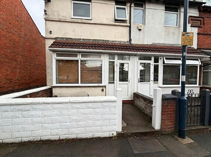 2 Bedroom Flat To Rent In Ash Tree Road, B30