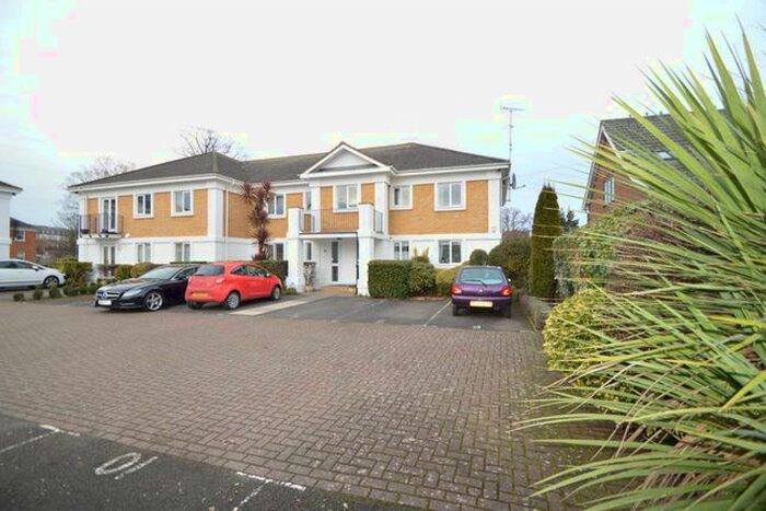 2 Bedroom Flat To Rent In Simmons Place, Staines Upon Thames, TW18