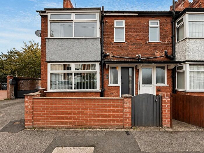3 Bedroom End Of Terrace House For Sale In Etherington Drive, Hull, HU6