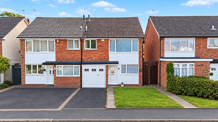 3 Bedroom Semi-Detached House For Sale In Larchmere Drive, Birmingham, B28