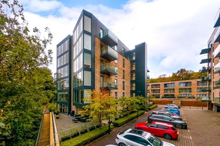 2 Bedroom Apartment For Sale In Hamilton Gardens, Botanics, Glasgow, G12