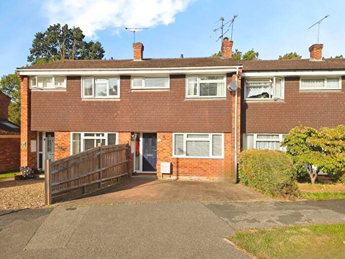 3 Bedroom Terraced House For Sale In Grayswood Drive, Mytchett, Surrey, GU16