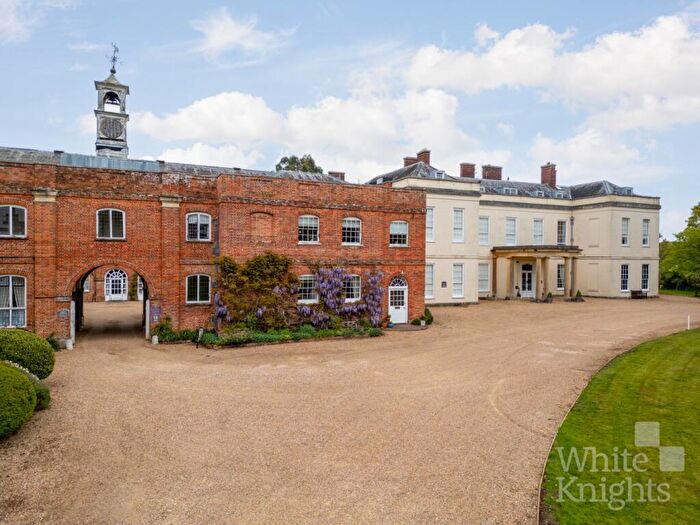 2 Bedroom Apartment For Sale In Swallowfield Park, Swallowfield, Reading, Berkshire, RG7