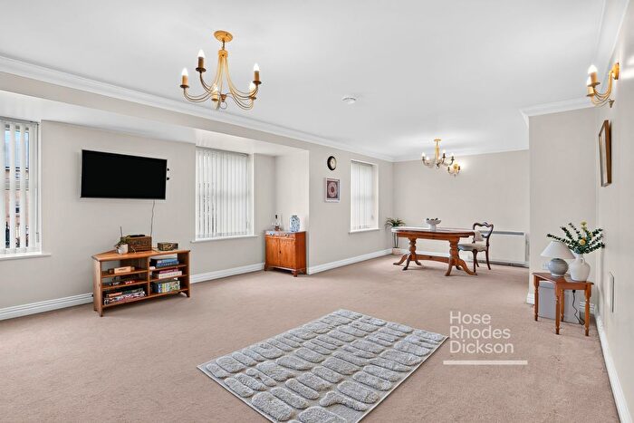 3 Bedroom Flat For Sale In Medina Gardens, Cowes, Isle Of Wight, PO31