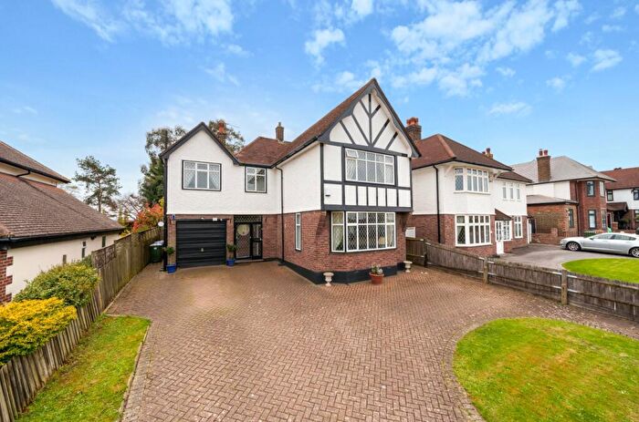 4 Bedroom Detached House For Sale In Upperton Road, Sidcup, DA14