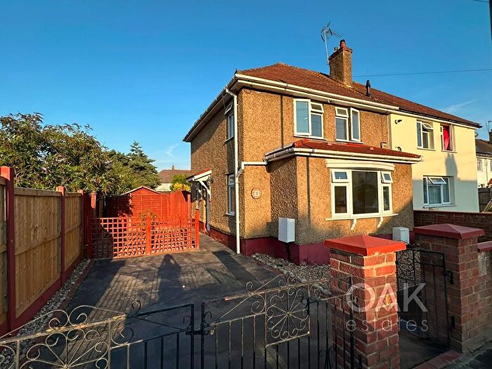 3 Bedroom Semi-Detached House To Rent In Central Avenue, Cheshunt, Waltham Cross, EN8