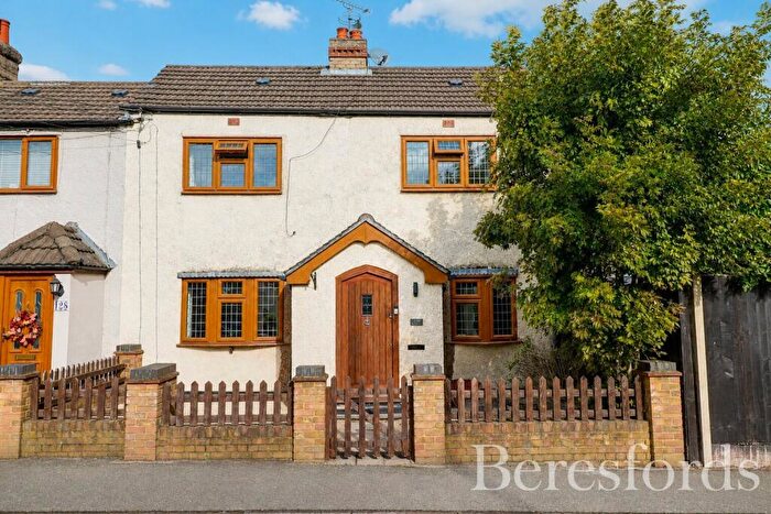 3 Bedroom End Of Terrace House For Sale In Hatch Road, Pilgrims Hatch, CM15