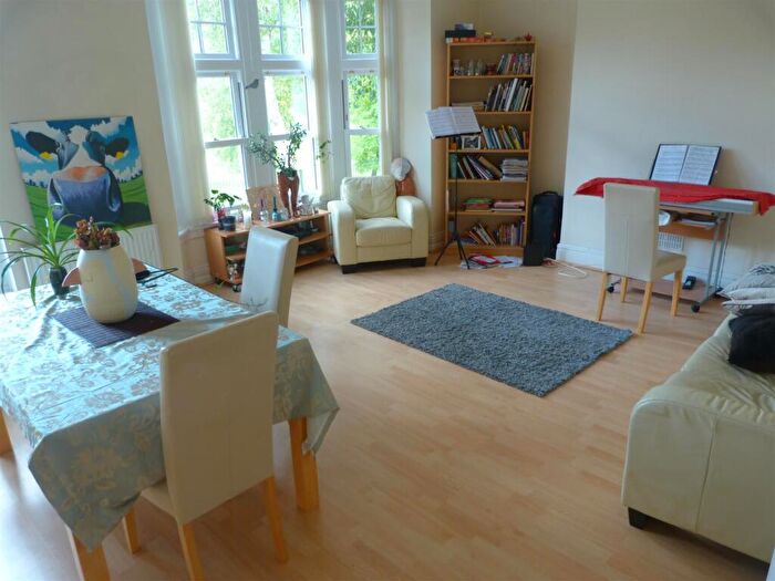 3 Bedroom Flat To Rent In Romilly Road, Canton, CF5