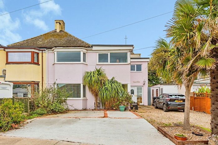 2 Bedroom Flat For Sale In Horseshoe Bend, Paignton, TQ4