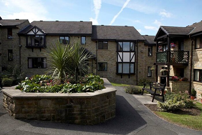 2 Bedroom Flat To Rent In Fleming Court, Fleminghouse Lane, Waterloo, Huddersfield, Kirklees, HD5