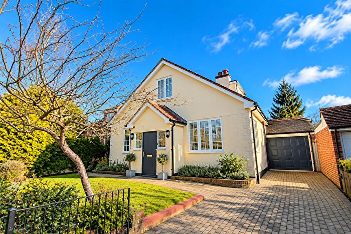 3 Bedroom Chalet To Rent In Sandy Lane, Chobham, GU24