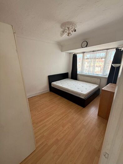 2 Bedroom Maisonette To Rent In Lansbury Drive, Hayes, UB4