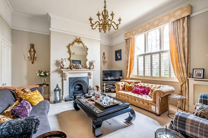2 Bedroom Flat For Sale In Broadwater Down, Tunbridge Wells, TN2