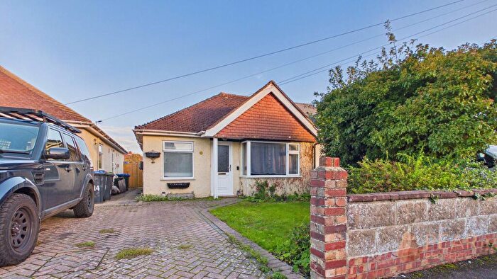 3 Bedroom Semi-Detached House For Sale In Grafton Gardens, Sompting, BN15