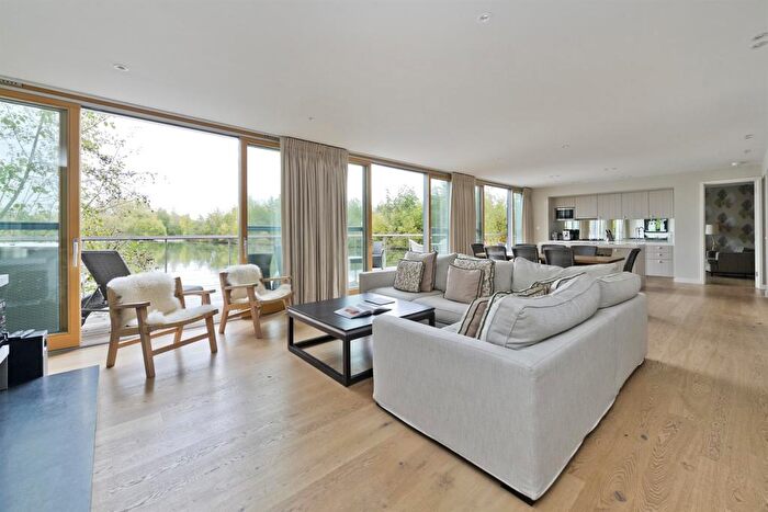 3 Bedroom Flat To Rent In Longcross Causeway, The Lakes By Yoo, Near Lechlade, GL7