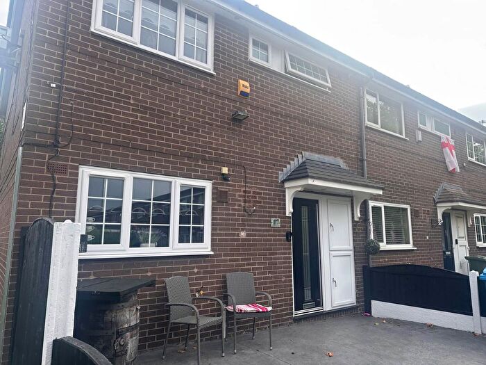 3 Bedroom End Of Terrace House For Sale In Elizabeth Avenue, Oldham, OL9