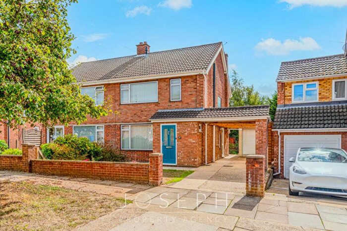 3 Bedroom Semi-Detached House For Sale In Aldercroft Close, Ipswich, IP1