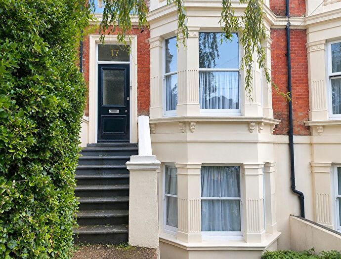 1 Bedroom Flat To Rent In De Cham Road, St. Leonards, TN37