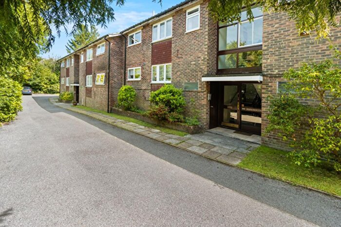 2 Bedroom Flat For Sale In Beacon Gardens, Crowborough, East Sussex, TN6