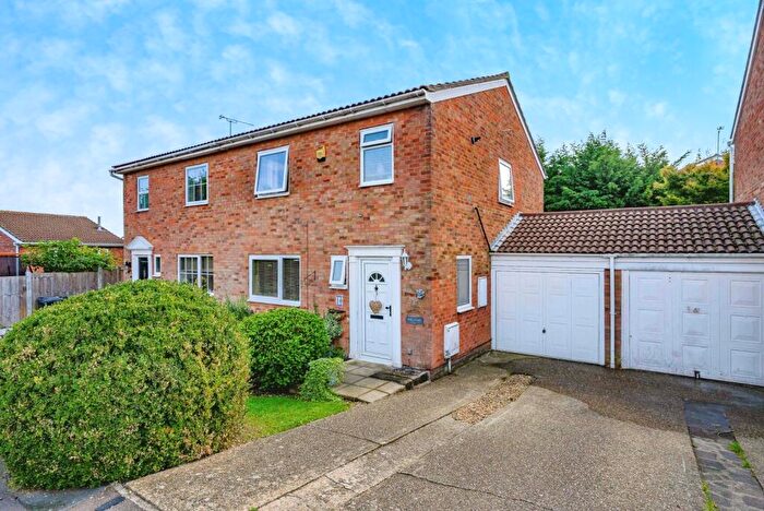 3 Bedroom Semi-Detached House For Sale In Hickling Close, Luton, Bedfordshire, LU2