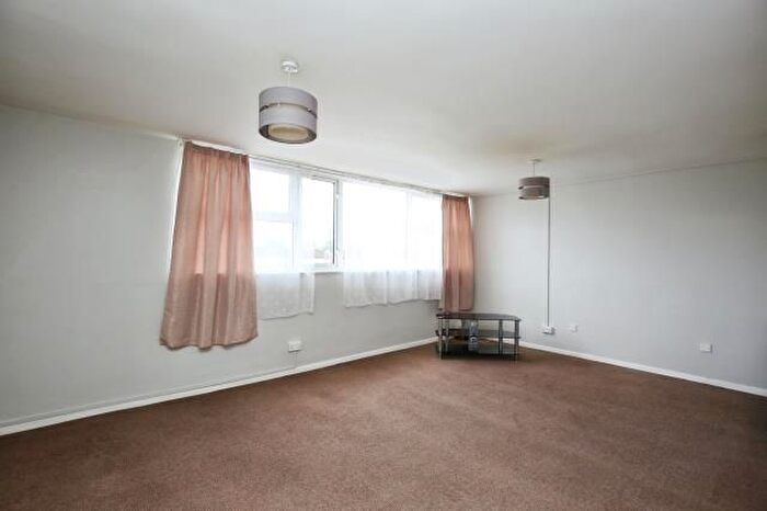 3 Bedroom Flat To Rent In Reynolds Way, Abingdon, OX14