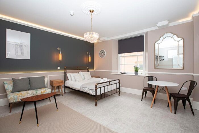 Flat To Rent In Alma Road, Clifton, Bristol, BS8