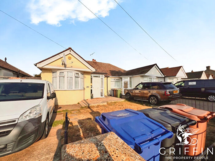 3 Bedroom Bungalow To Rent In Blackshots Lane, Grays, RM16