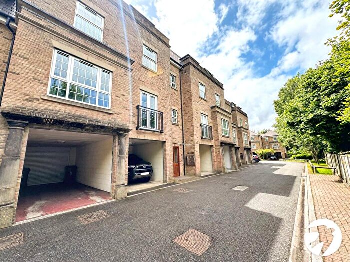 2 Bedroom Flat To Rent In The Chimes, Bearsted, Maidstone, Kent, ME14